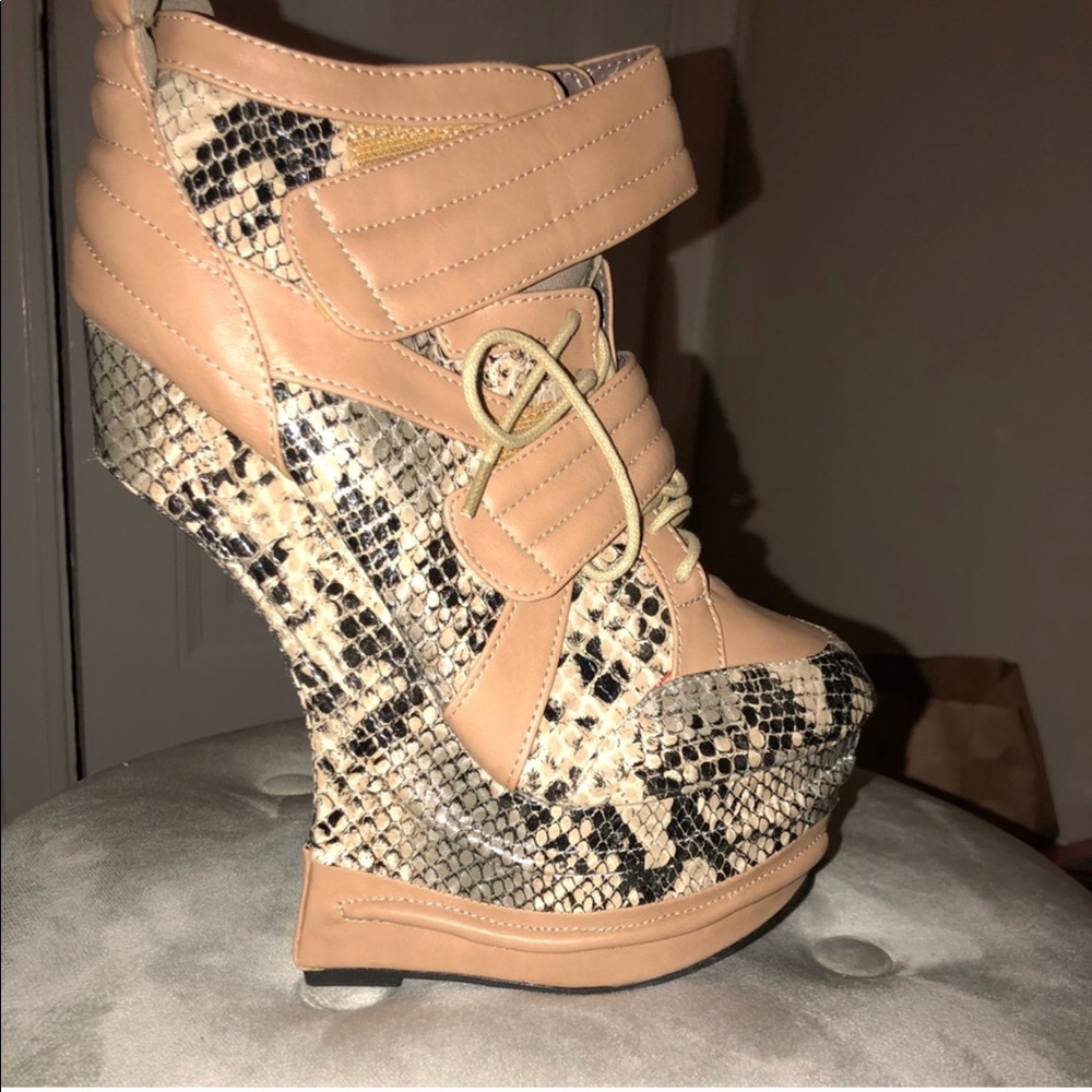 Privileged heels